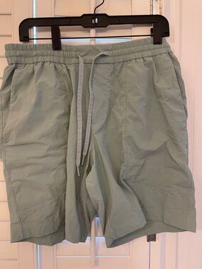 lululemon athletica Men's Sage Green Drawstring Athletic Shorts